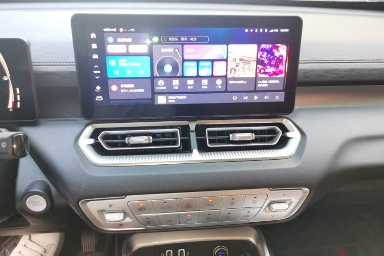 Used Haval H5 2025 2.0T Automatic All-Wheel Drive Navigation Version – Gasoline Audio And AC Panel