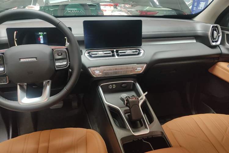 Used Haval H5 2025 2.0T Automatic All-Wheel Drive Navigation Version Diesel Audio And AC Panel