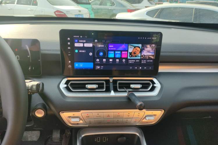 Used Haval H5 2025 2.0T Automatic All-Wheel Drive Navigation Version Diesel Audio And AC Panel