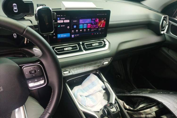 Used Haval H5 2025 2.0T Automatic All-Wheel Drive Navigation Version – Gasoline Audio And AC Panel