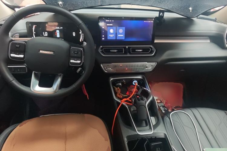 Used Haval H5 2025 2.0T Automatic All-Wheel Drive Flagship Edition Gasoline Center Console
