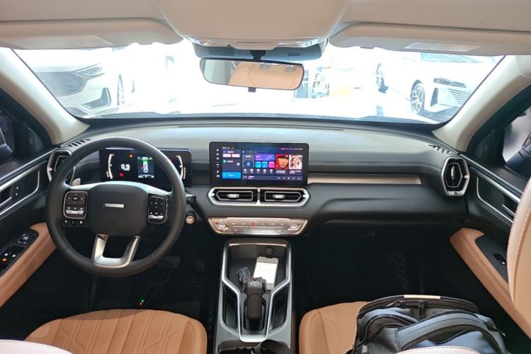 Used Haval H5 2025 2.0T Automatic All-Wheel Drive Navigation Version Diesel Center Console