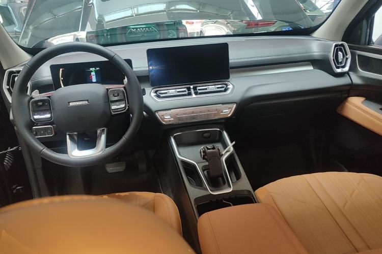 Used Haval H5 2025 2.0T Automatic All-Wheel Drive Navigation Version Diesel Center Console