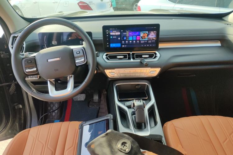 Used Haval H5 2025 2.0T Automatic All-Wheel Drive Navigation Version Diesel Center Console
