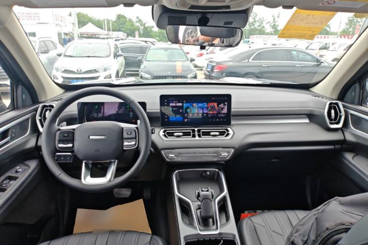 Used Haval H5 2025 2.0T Automatic All-Wheel Drive Navigation Version Diesel Center Console