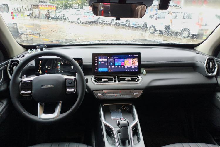 Used Haval H5 2025 2.0T Automatic All-Wheel Drive Navigation Version Diesel Center Console