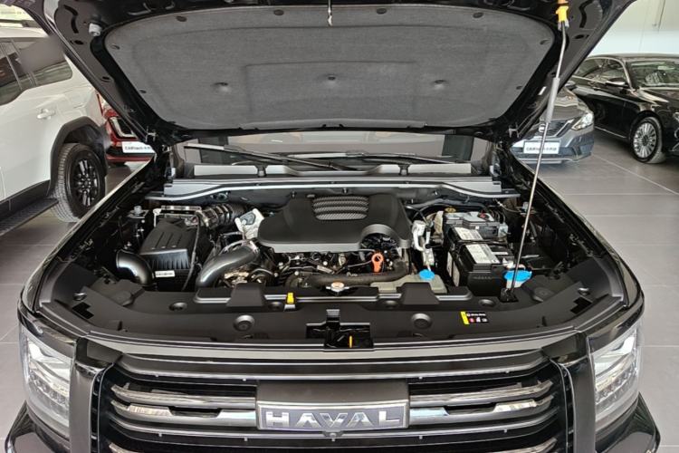 Used Haval H5 2025 2.0T Automatic All-Wheel Drive Navigation Version Diesel Engine Bay