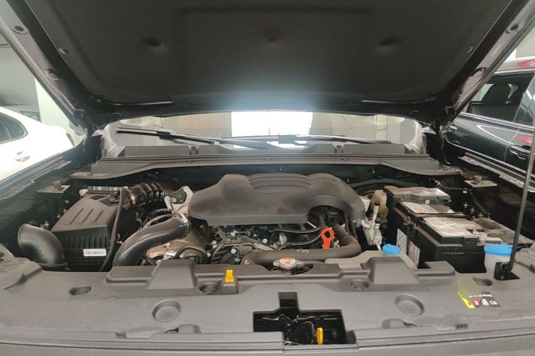 Used Haval H5 2025 2.0T Automatic All-Wheel Drive Navigation Version Diesel Engine Bay