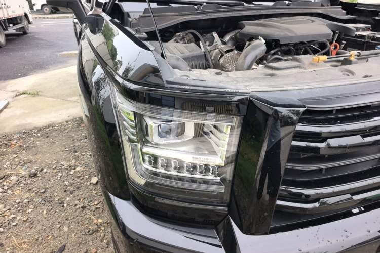 Used Haval H5 2025 2.0T Automatic All-Wheel Drive Navigation Version Diesel Engine Bay Right