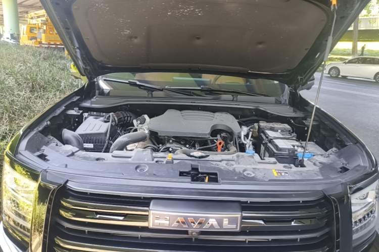 Used Haval H5 2025 2.0T Automatic All-Wheel Drive Navigation Version Diesel Engine Bay