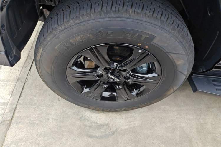 Used Haval H5 2025 2.0T Automatic All-Wheel Drive Navigation Version Diesel Left Front Wheel Hub