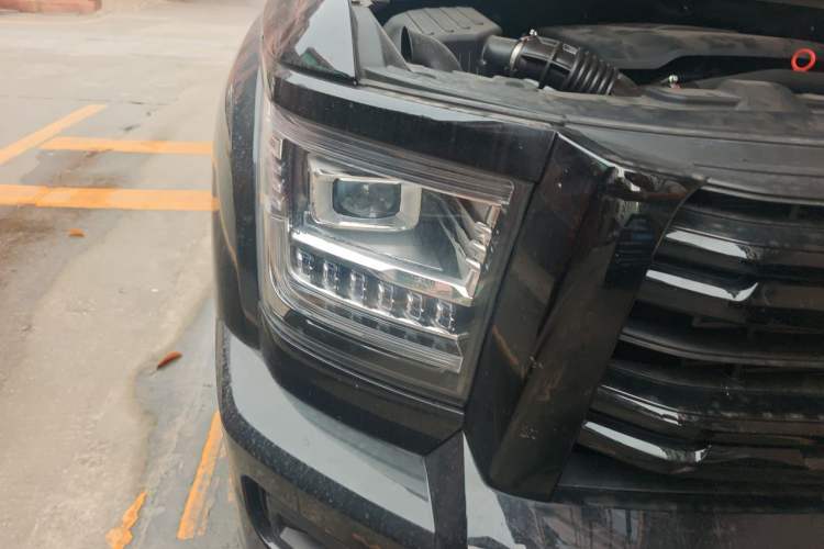 Used Haval H5 2025 2.0T Automatic All-Wheel Drive Flagship Edition Gasoline Right Front Headlight