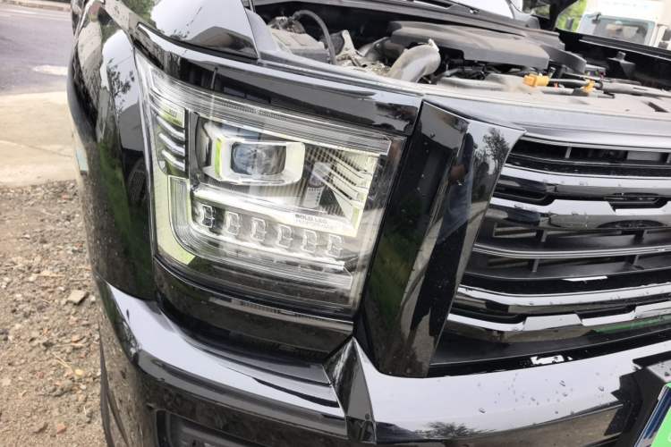 Used Haval H5 2025 2.0T Automatic All-Wheel Drive Navigation Version Diesel Right Front Headlight