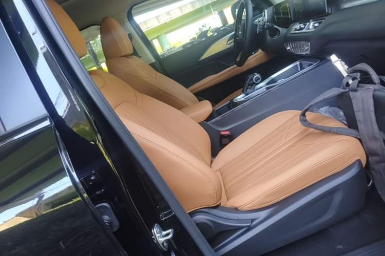 Used Haval H5 2025 2.0T Automatic All-Wheel Drive Navigation Version Diesel Right Front Seat