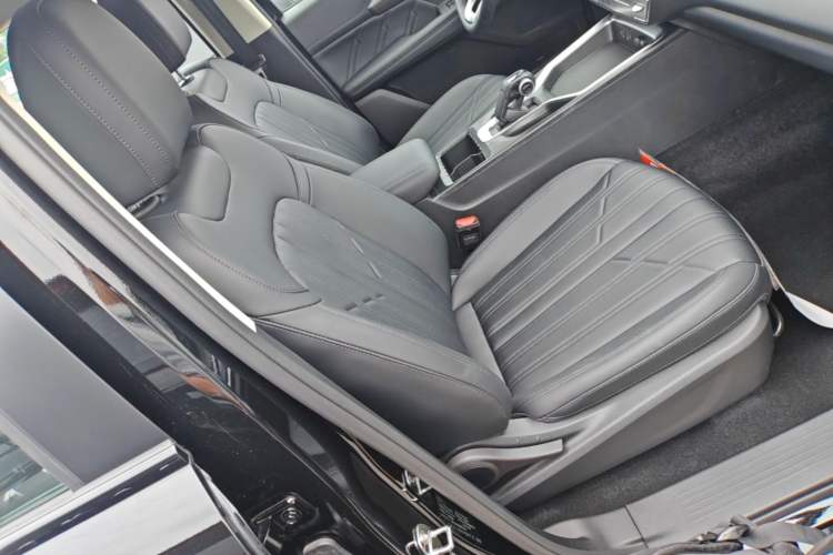 Used Haval H5 2025 2.0T Automatic All-Wheel Drive Navigation Version Diesel Right Front Seat