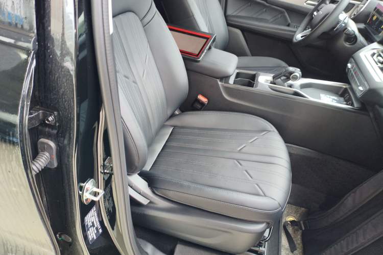 Used Haval H5 2025 2.0T Automatic All-Wheel Drive Navigation Version Diesel Right Front Seat