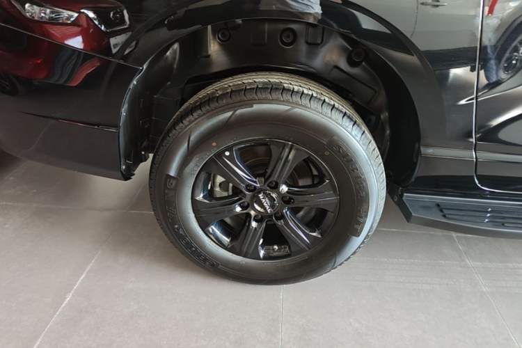 Used Haval H5 2025 2.0T Automatic All-Wheel Drive Navigation Version Diesel Right Rear Wheel Hub