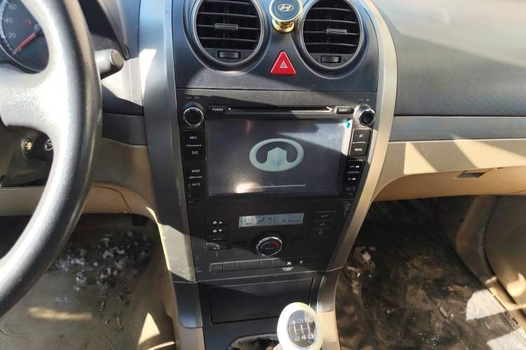 Used Haval H5 Classic 2010 European-style 2.0L Two-Wheel-Drive Luxury Model Audio And AC Panel