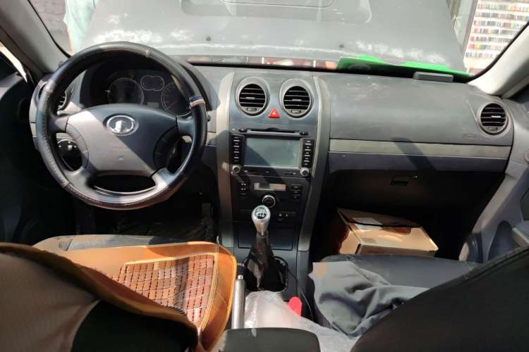 Used Haval H5 Classic 2010 Zhizun Edition 2.5 TCI Two-Wheel Drive Comfort Model Center Console