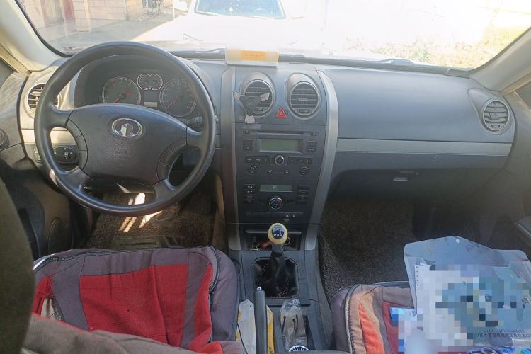 Used Haval H5 Classic 2010 European-style 2.0L Two-Wheel-Drive Luxury Model Center Console