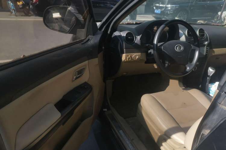 Used Haval H5 Classic 2010 European-style Model Green Quiet 2.0T Manual Two-Wheel Drive Luxury Version Driver Seat