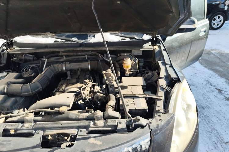 Used Haval H5 Classic 2010 European-style 2.0L Two-Wheel-Drive Luxury Model Engine Bay Left