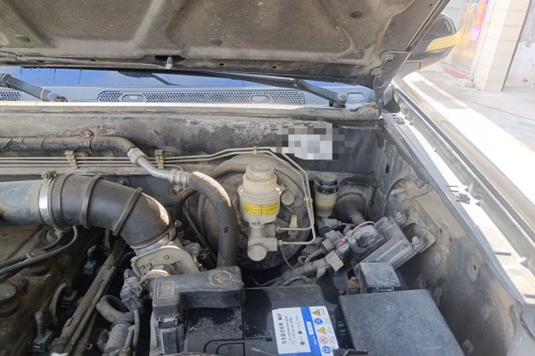 Used Haval H5 Classic 2010 European-style 2.0L Two-Wheel-Drive Luxury Model Engine Bay Left