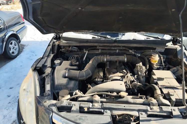 Used Haval H5 Classic 2010 European-style 2.0L Two-Wheel-Drive Luxury Model Engine Bay Right
