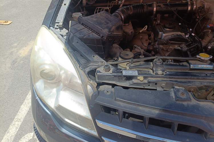 Used Haval H5 Classic 2010 Zhizun Edition 2.4L Four-Wheel Drive Comfort Model Engine Bay Right