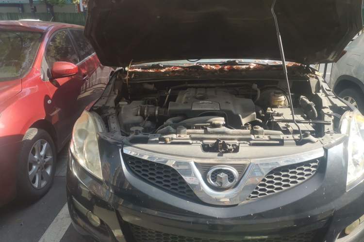 Used Haval H5 Classic 2010 European-style Model Green Quiet 2.0T Manual Two-Wheel Drive Luxury Version Engine Bay Right
