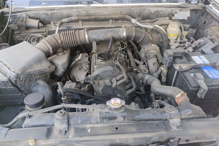 Used Haval H5 Classic 2010 European-style 2.0L Two-Wheel-Drive Luxury Model Engine Bay
