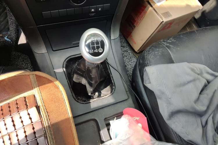 Used Haval H5 Classic 2010 Zhizun Edition 2.5 TCI Two-Wheel Drive Comfort Model Gear Lever