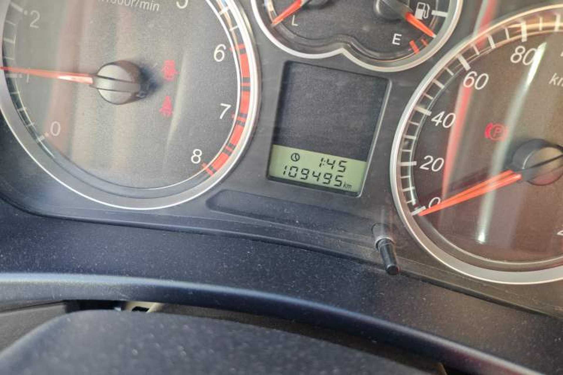 Used Haval H5 Classic 2010 European-style 2.0L Two-Wheel-Drive Luxury Model Odometer Close Up