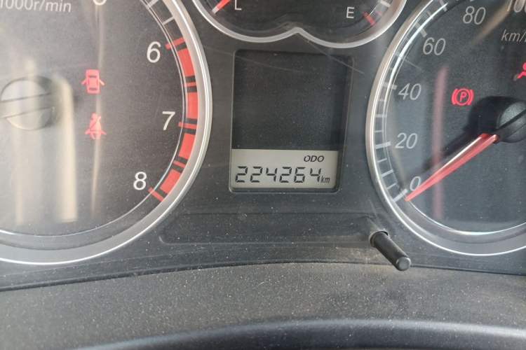 Used Haval H5 Classic 2010 European-style 2.0L Two-Wheel-Drive Luxury Model Odometer Close Up