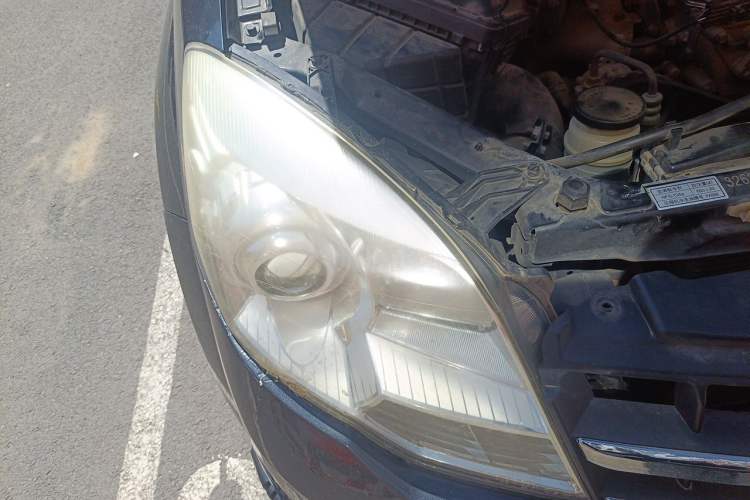 Used Haval H5 Classic 2010 Zhizun Edition 2.4L Four-Wheel Drive Comfort Model Right Front Headlight