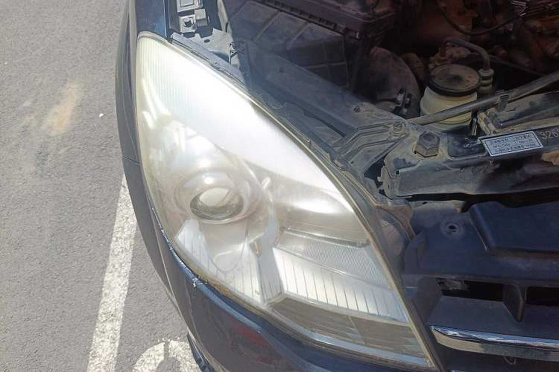 Used Haval H5 Classic 2010 Zhizun Edition 2.4L Four-Wheel Drive Comfort Model Right Front Headlight