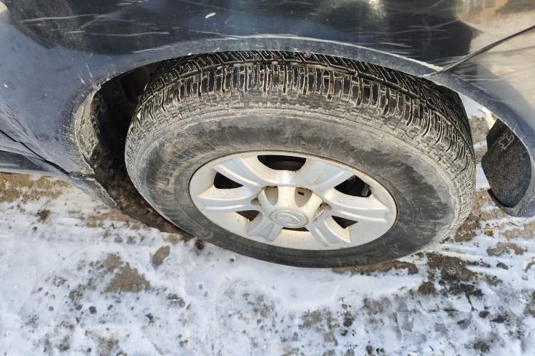 Used Haval H5 Classic 2010 European-style 2.0L Two-Wheel-Drive Luxury Model Right Front Wheel Hub