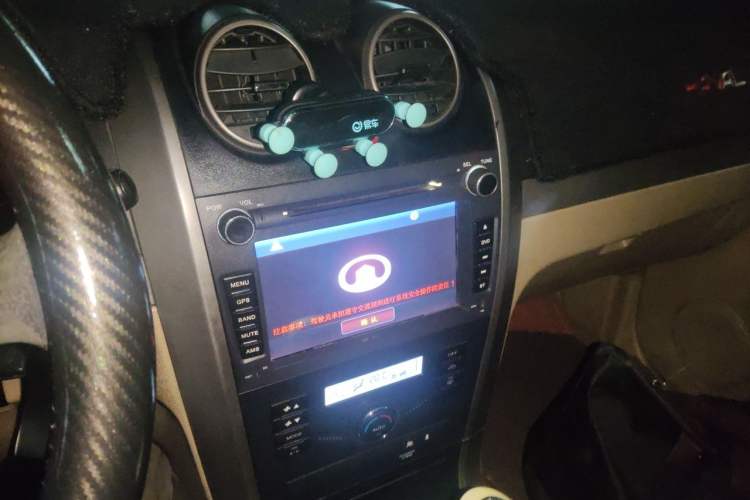 Used Haval H5 Classic 2010 European-style Model Green Quiet 2.0T Manual Two-Wheel Drive Luxury Version Audio And AC Panel