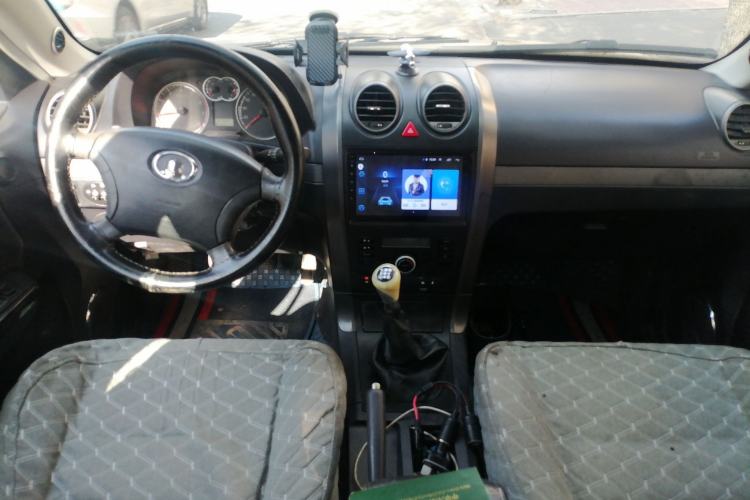 Used Haval H5 Classic 2010 Zhizun Edition 2.4L Four-Wheel Drive Comfort Model Center Console