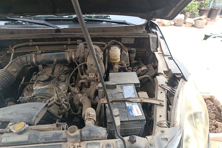 Used Haval H5 Classic 2010 European-style 2.4L 2WD Comfort Model Engine Bay Left