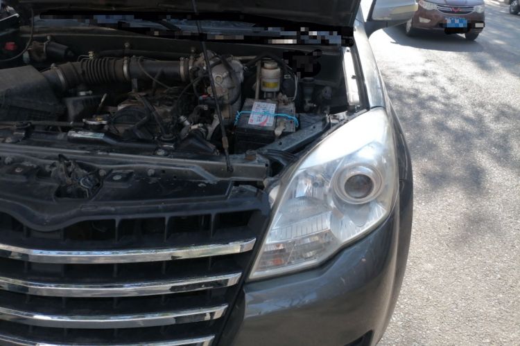 Used Haval H5 Classic 2010 Zhizun Edition 2.4L Four-Wheel Drive Comfort Model Engine Bay Left