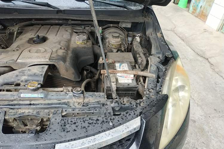Used Haval H5 Classic 2010 European-style Model Green Quiet 2.0T Manual Two-Wheel Drive Luxury Version Engine Bay Left