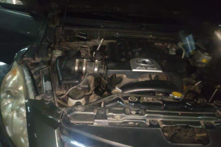 Used Haval H5 Classic 2010 European-style Model Green Quiet 2.0T Manual Two-Wheel Drive Luxury Version Engine Bay Right