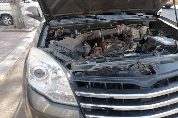 Used Haval H5 Classic 2010 Zhizun Edition 2.4L Four-Wheel Drive Comfort Model Engine Bay Right
