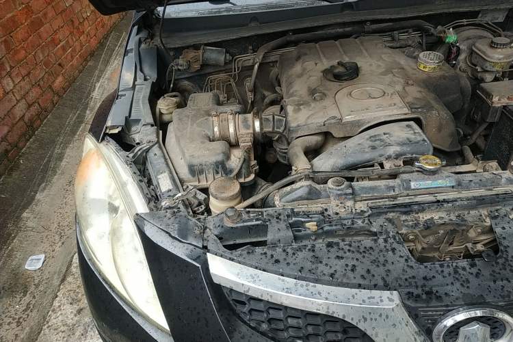 Used Haval H5 Classic 2010 European-style Model Green Quiet 2.0T Manual Two-Wheel Drive Luxury Version Engine Bay Right