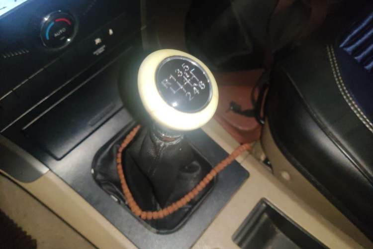 Used Haval H5 Classic 2010 European-style Model Green Quiet 2.0T Manual Two-Wheel Drive Luxury Version Gear Lever