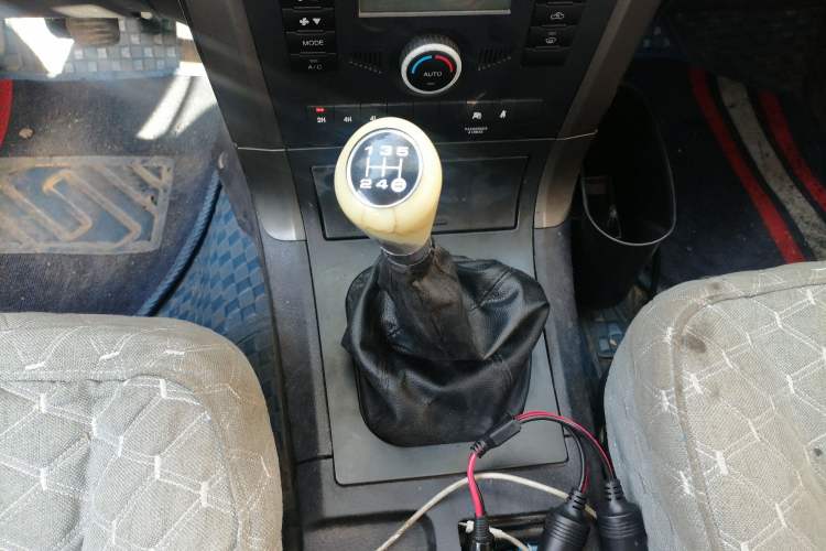 Used Haval H5 Classic 2010 Zhizun Edition 2.4L Four-Wheel Drive Comfort Model Gear Lever