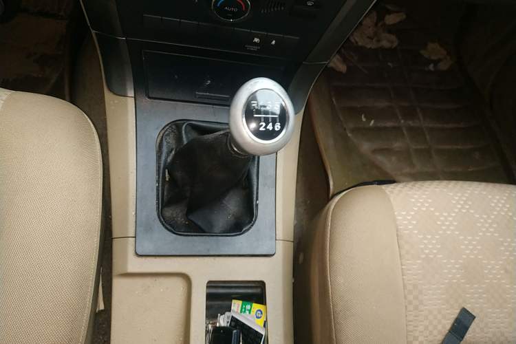 Used Haval H5 Classic 2010 European-style Model Green Quiet 2.0T Manual Two-Wheel Drive Luxury Version Gear Lever