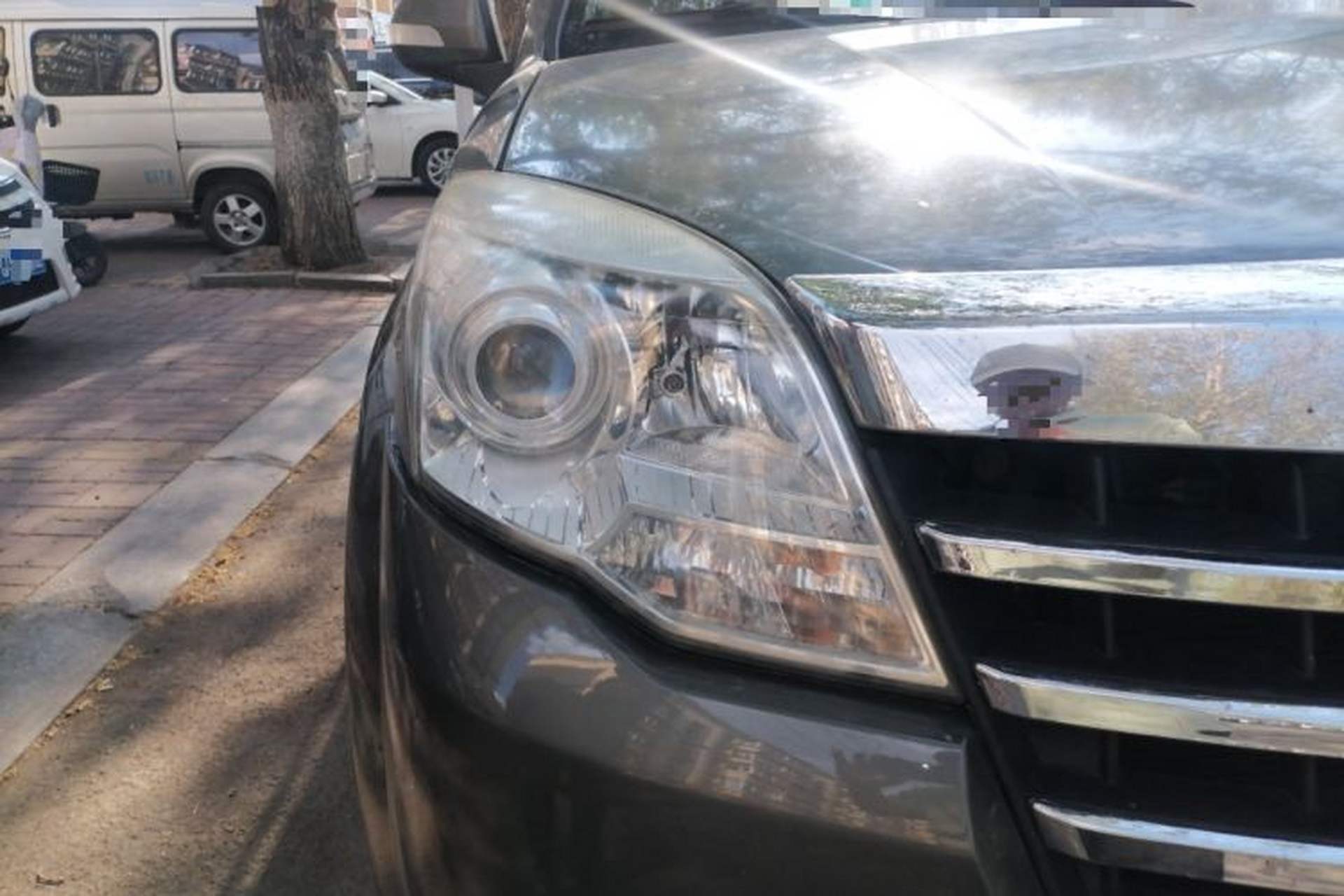 Used Haval H5 Classic 2010 Zhizun Edition 2.4L Four-Wheel Drive Comfort Model Right Front Headlight