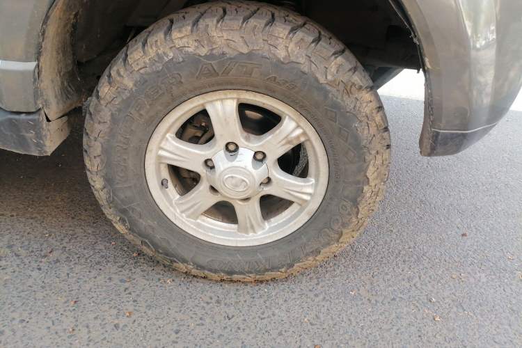 Used Haval H5 Classic 2010 Zhizun Edition 2.4L Four-Wheel Drive Comfort Model Right Front Wheel Hub